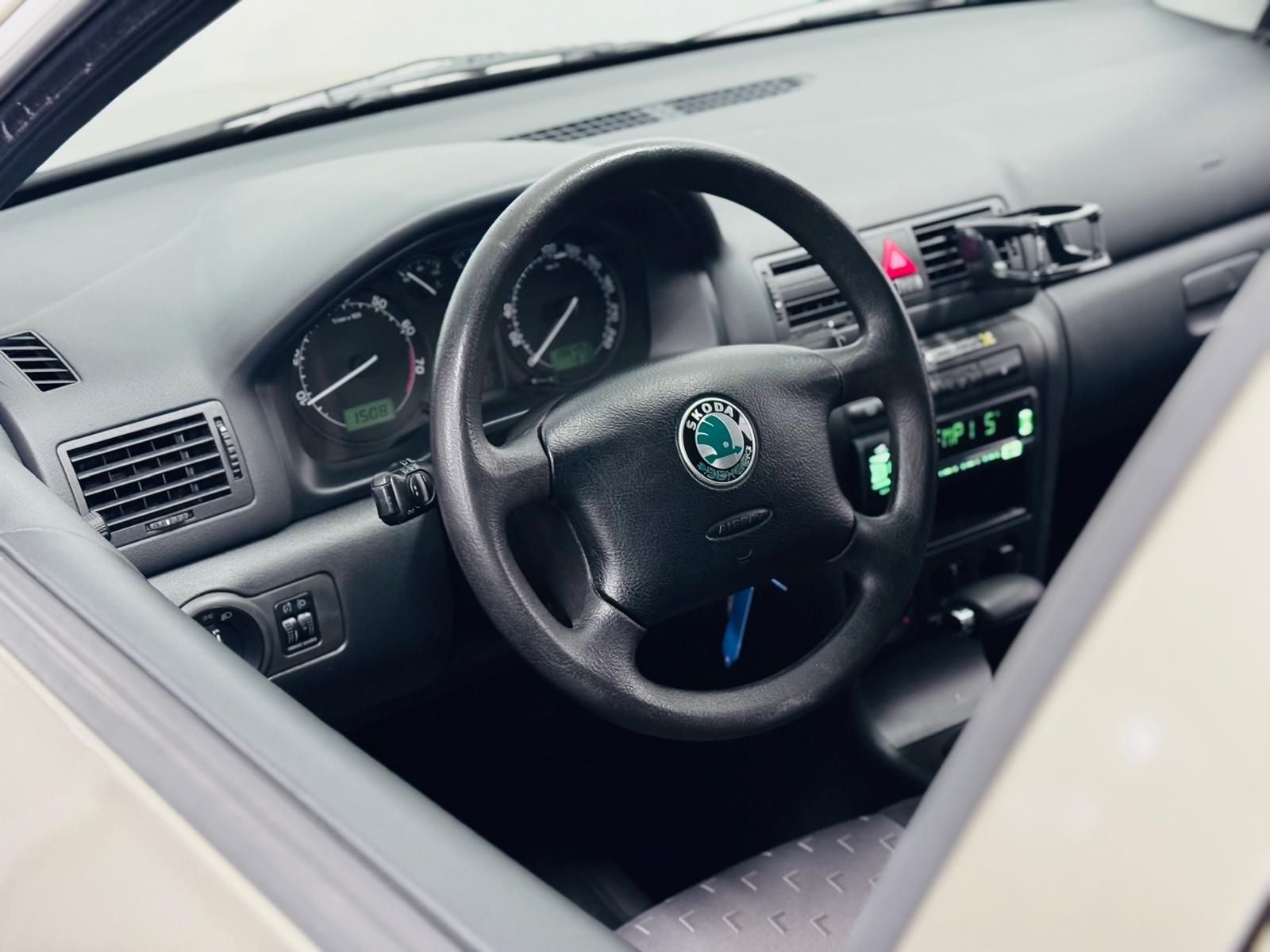 Škoda Octavia Tour 1.6 MPI Automatic, 4-trinn, 102ps, 2004