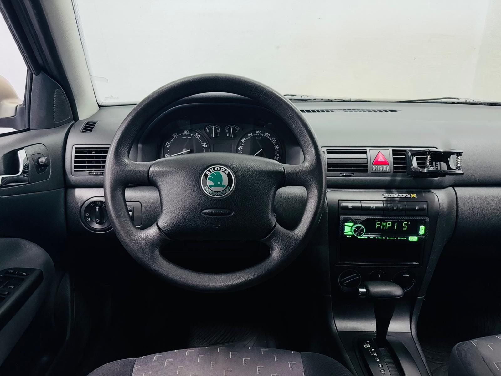 Škoda Octavia Tour 1.6 MPI Automatic, 4-trinn, 102ps, 2004