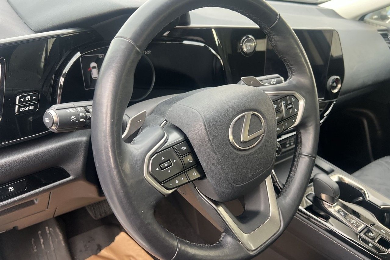 Lexus NX 350h E-CVT, 242hk, 2023