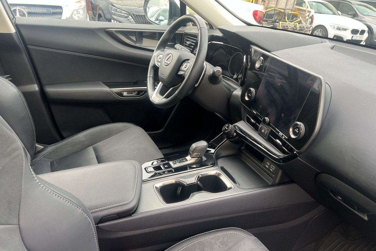 Lexus NX 350h E-CVT, 242hk, 2023