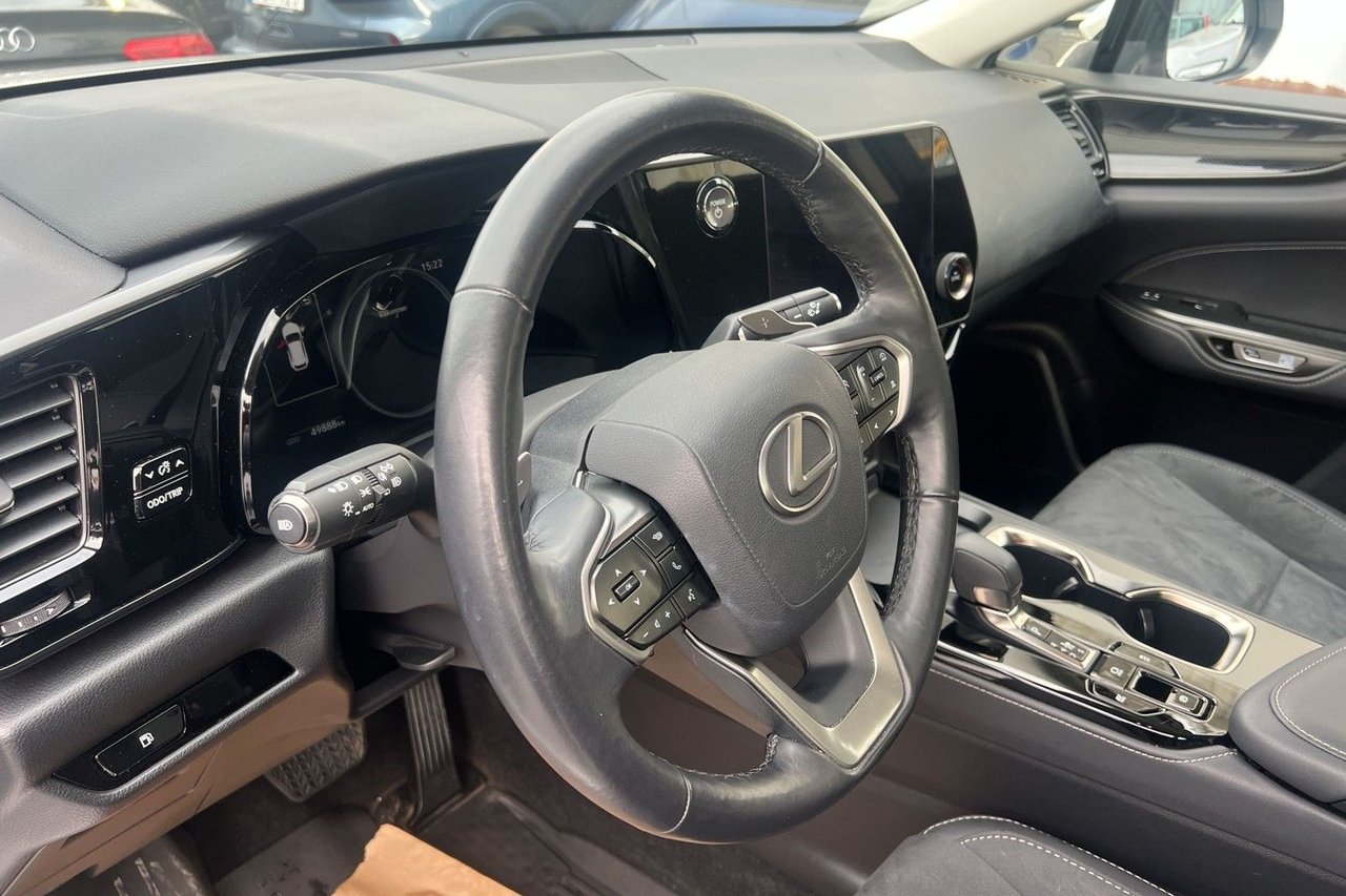 Lexus NX 350h E-CVT, 242hk, 2023