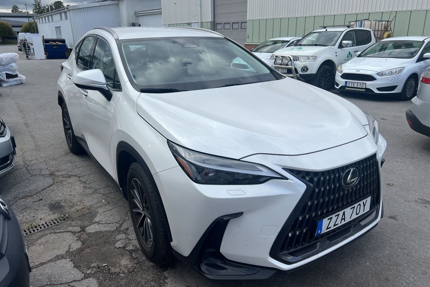 Lexus NX 350h E-CVT, 242hk, 2023