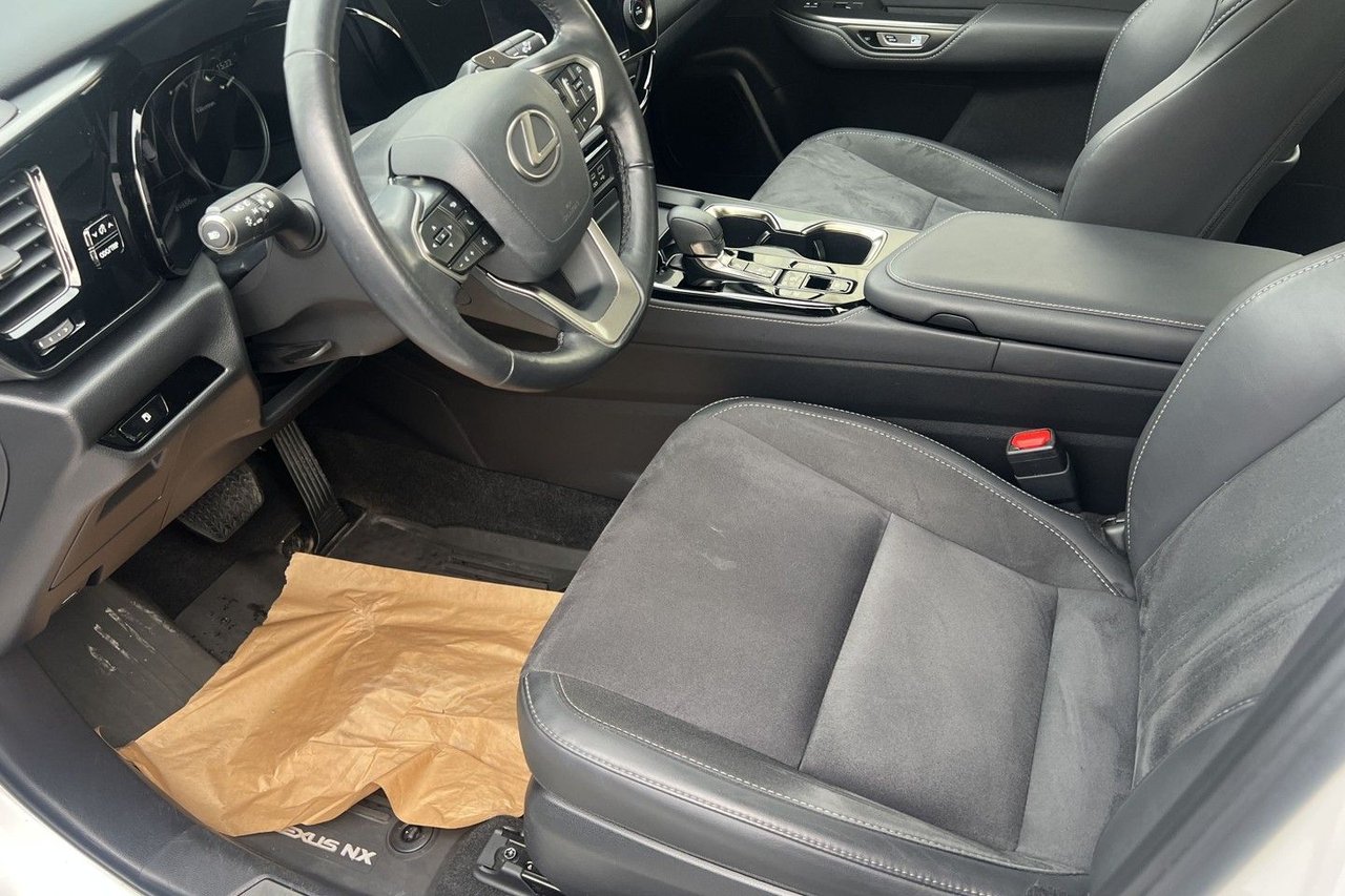 Lexus NX 350h E-CVT, 242hk, 2023