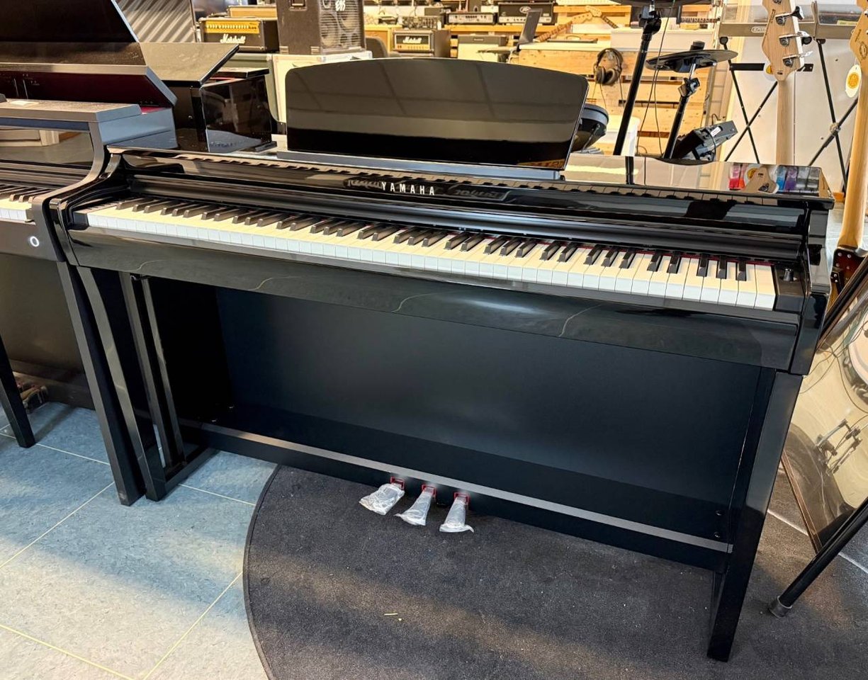 Yamaha CLP-725B