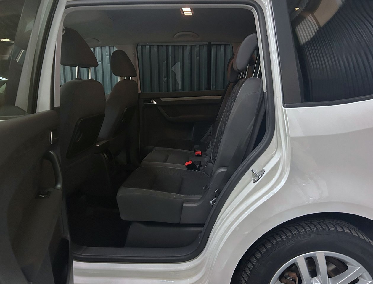 Volkswagen Touran 5-seater 1.4 TGI EcoFuel DSG Sequential, 150hp, 2012