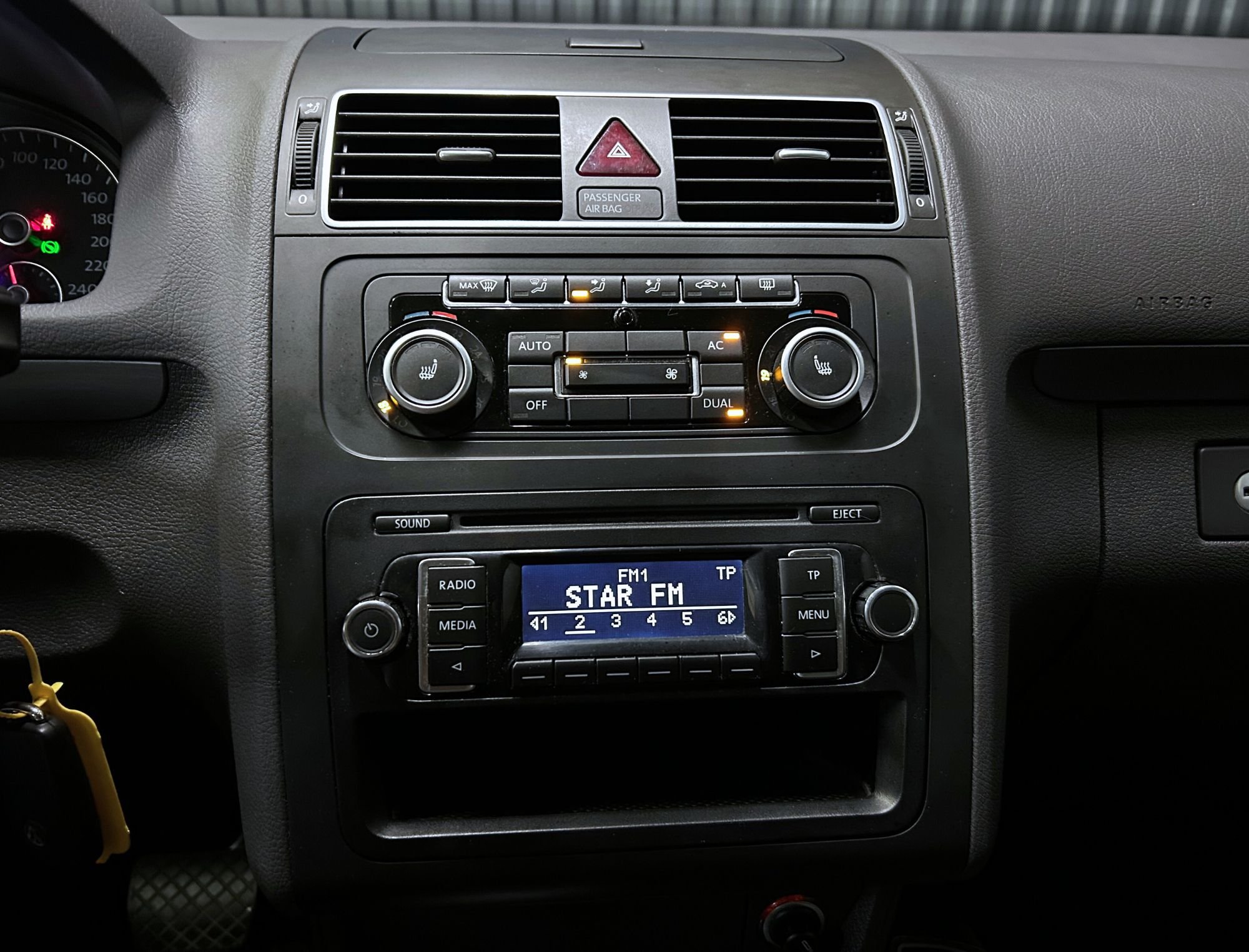 Volkswagen Touran 5-seater 1.4 TGI EcoFuel DSG Sequential, 150hp, 2012