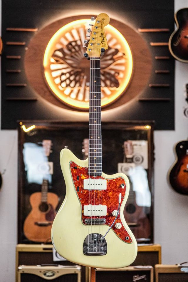 1960 Fender Jazzmaster refin ...