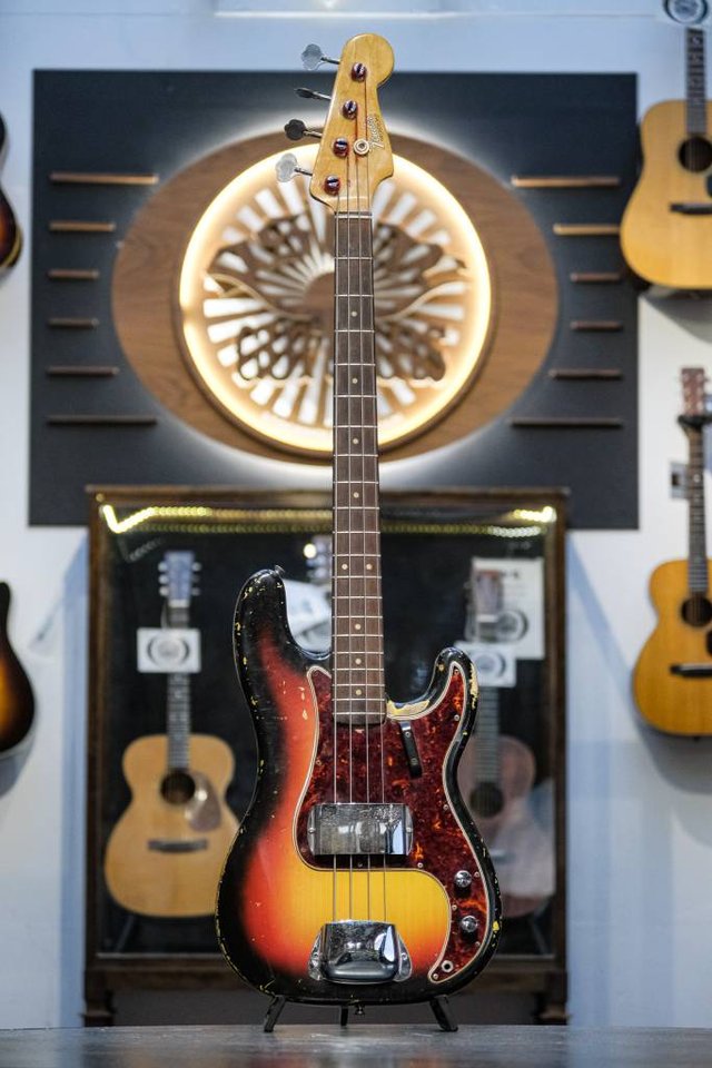 1964 Fender Precision Bass su...