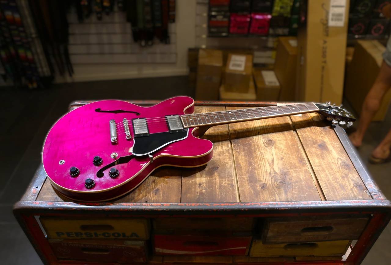 Begagnad Gibson ES-335 i Tran...