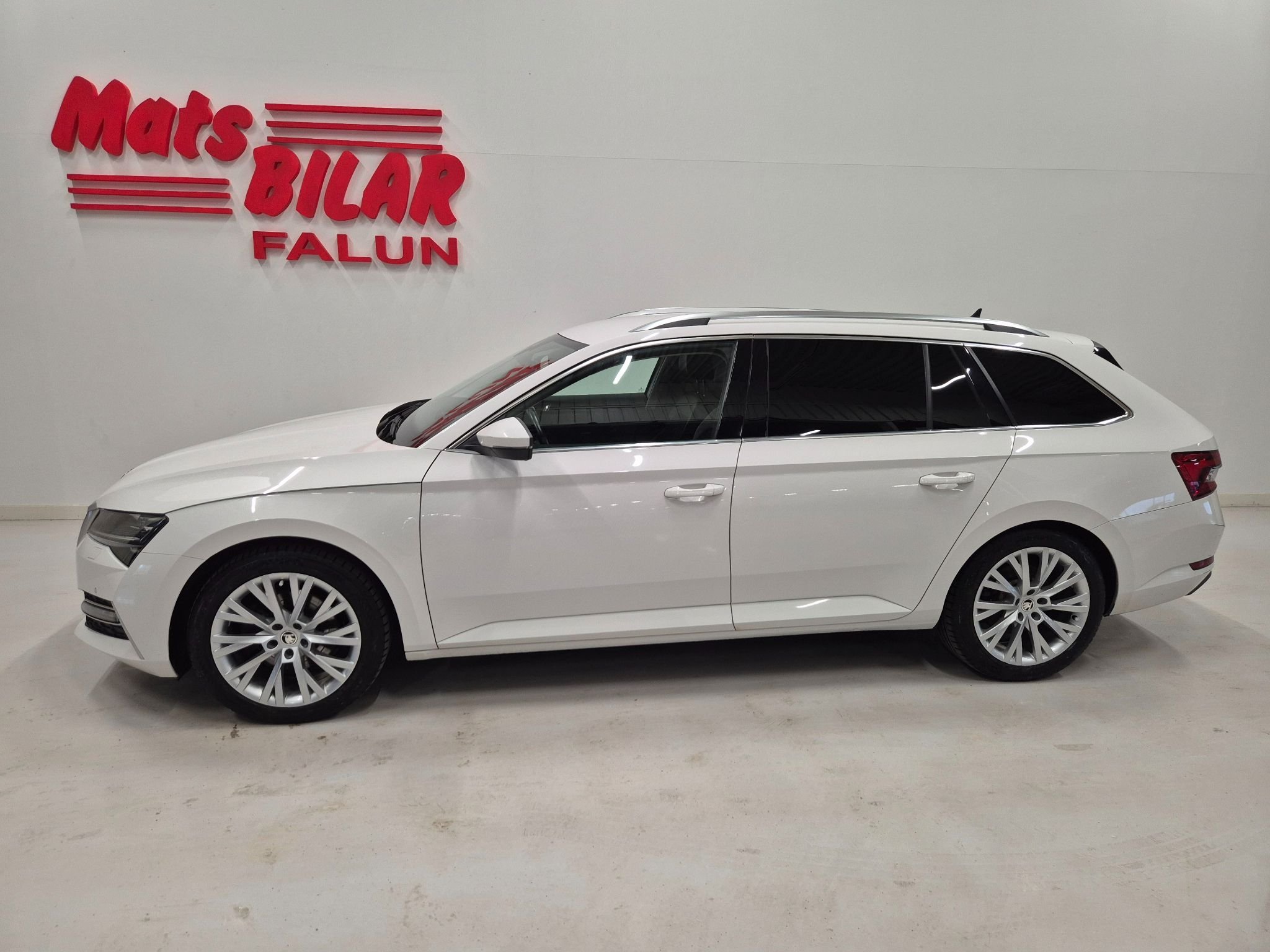 Škoda Superb iV Combi 1.4 TSI iV DSG Sequential, 218hp, 2021