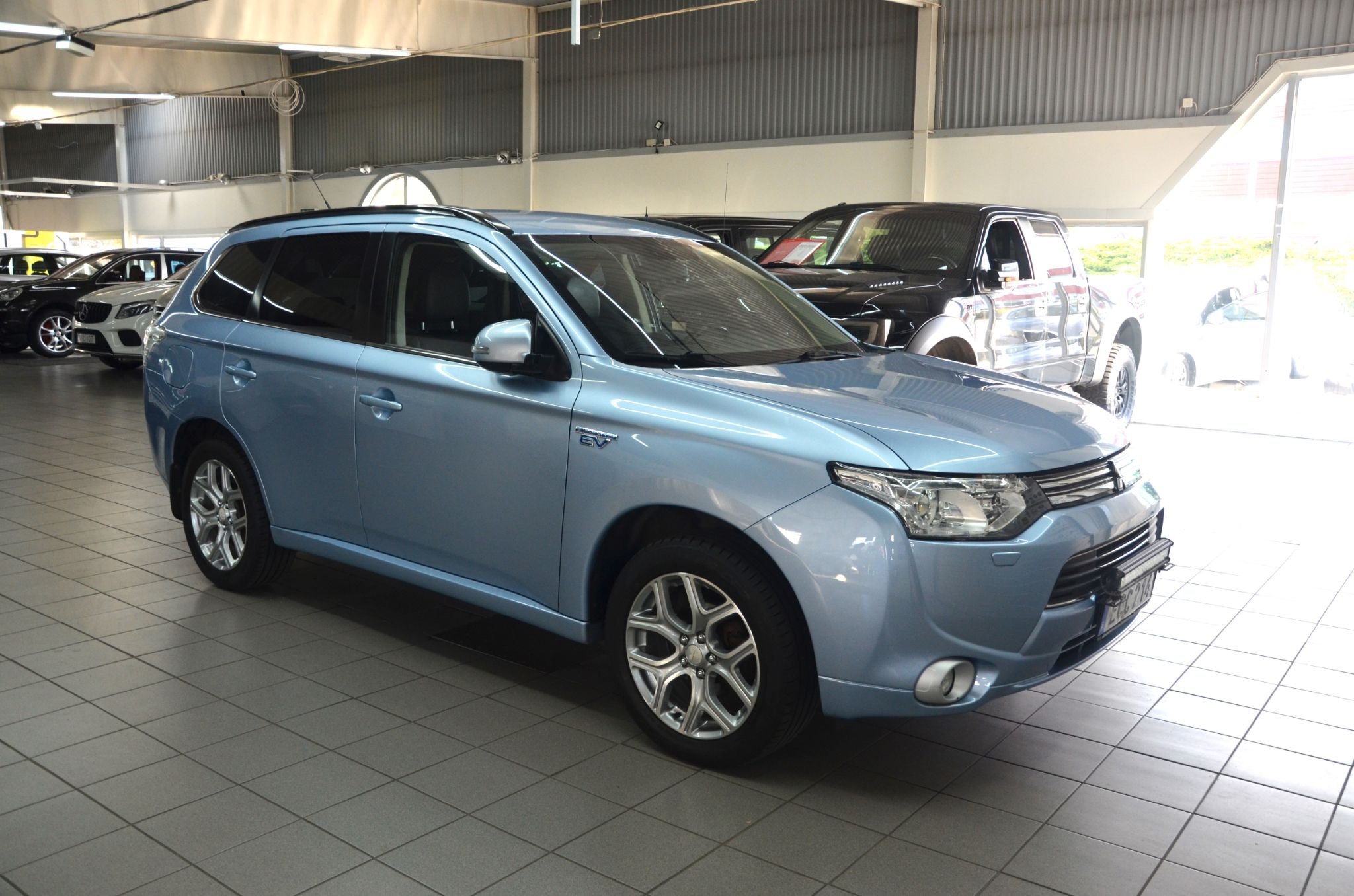 Mitsubishi Outlander PHEV CVT, 203hk, 2014