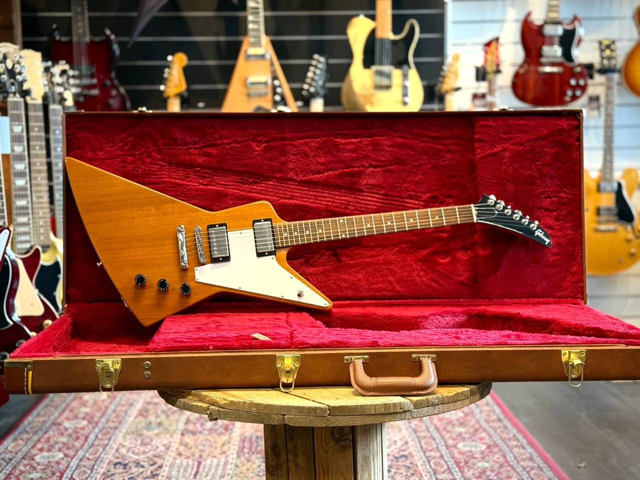 Gibson Explorer Antique Natural