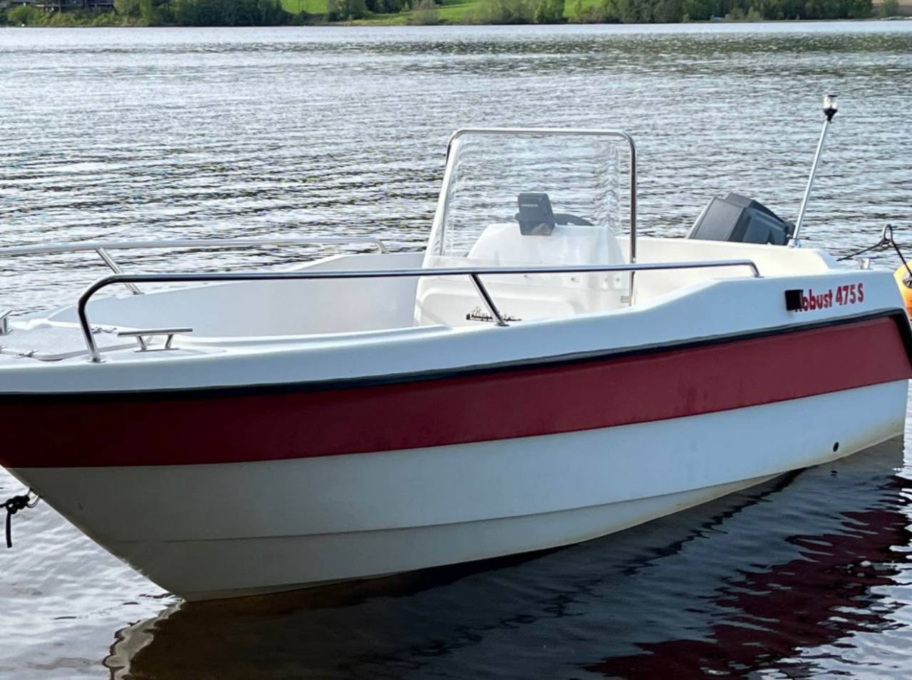 Robust 475 S med Suzuki 65 hk