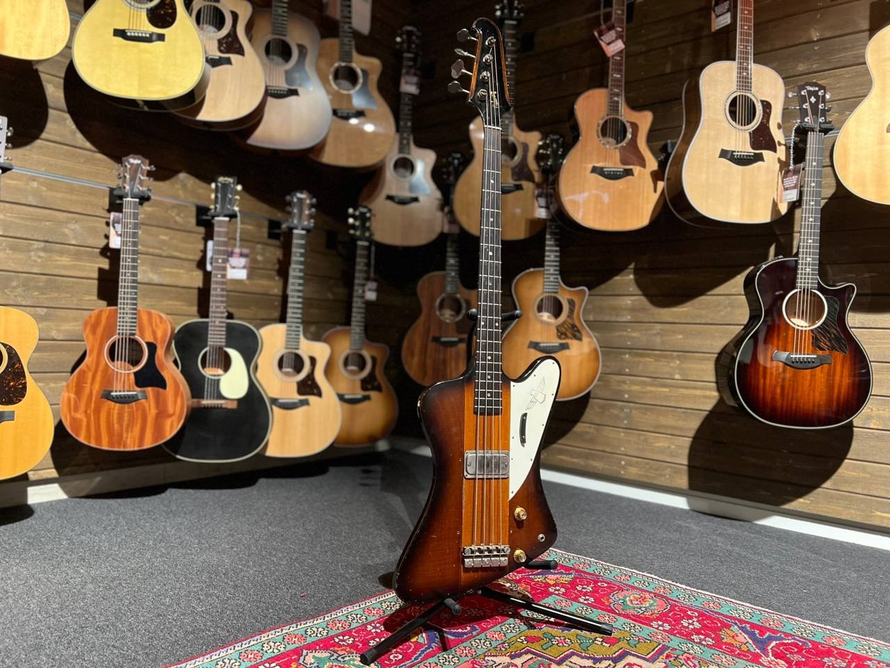 Gibson Thunderbird II -64 (Be...