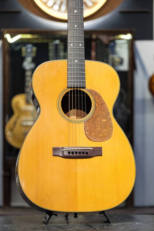1956 Martin 00-18 natural