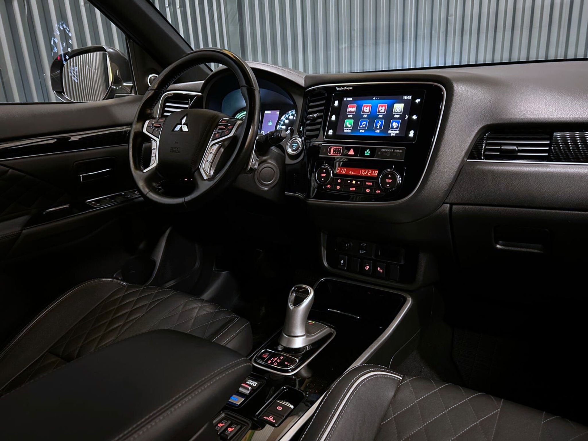 Mitsubishi Outlander PHEV CVT, 224hp, 2019