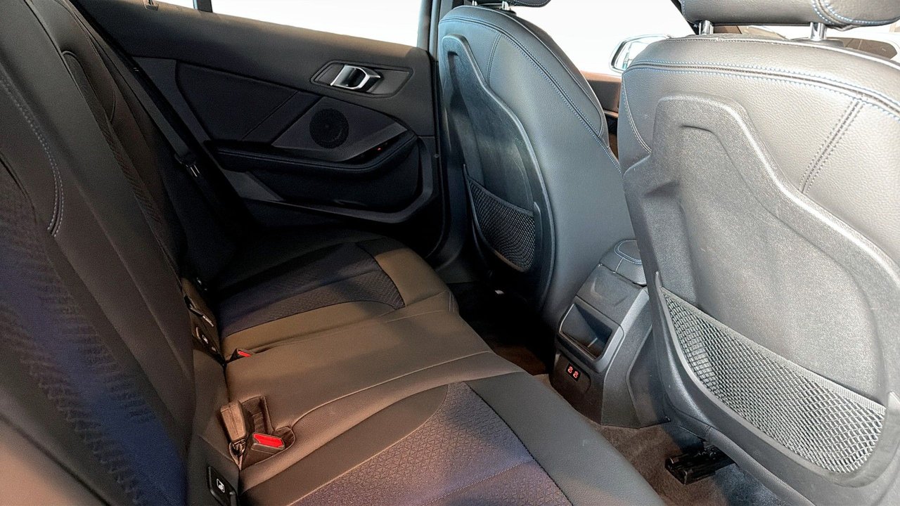 BMW 118i Steptronic, 136hk, 2023