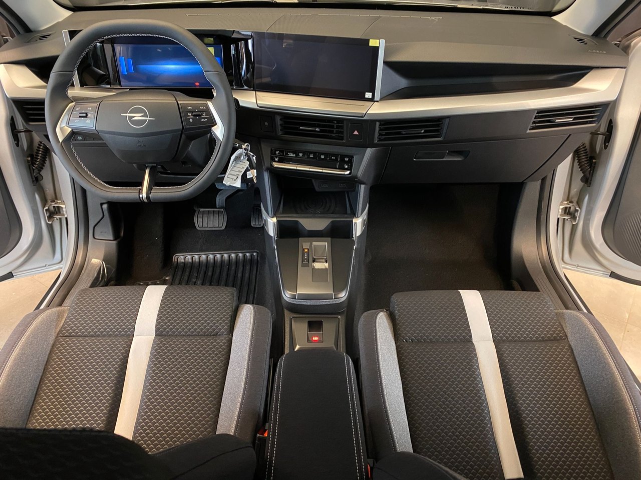 Opel Frontera Hybrid 136 eDCT, 136hk, 2025