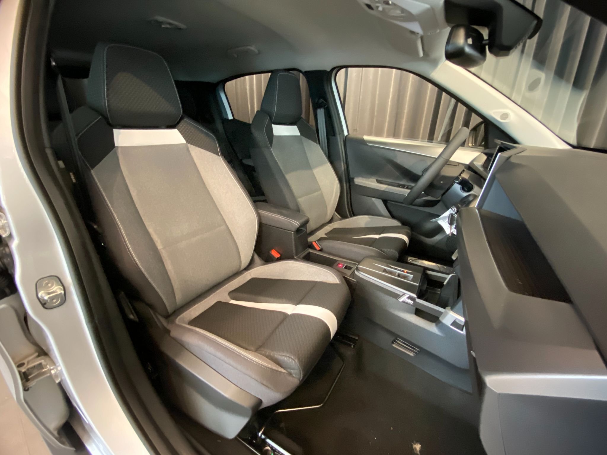 Opel Frontera Hybrid 136 eDCT, 136hk, 2025