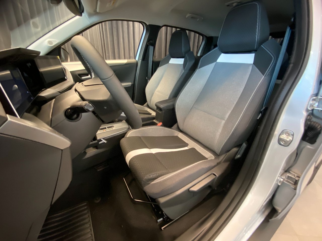 Opel Frontera Hybrid 136 eDCT, 136hk, 2025