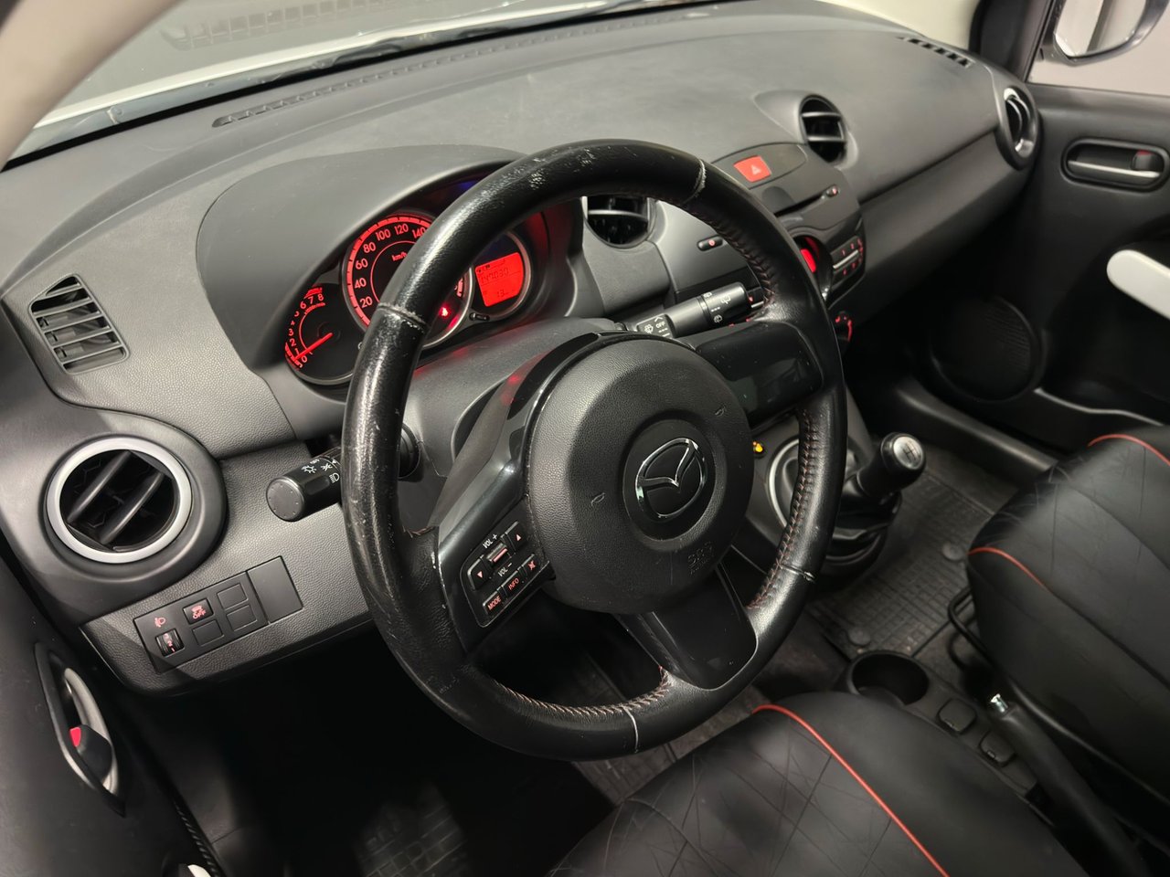 Mazda 2 5-dörrar 1.3 MZR Manuell, 84hk, 2014