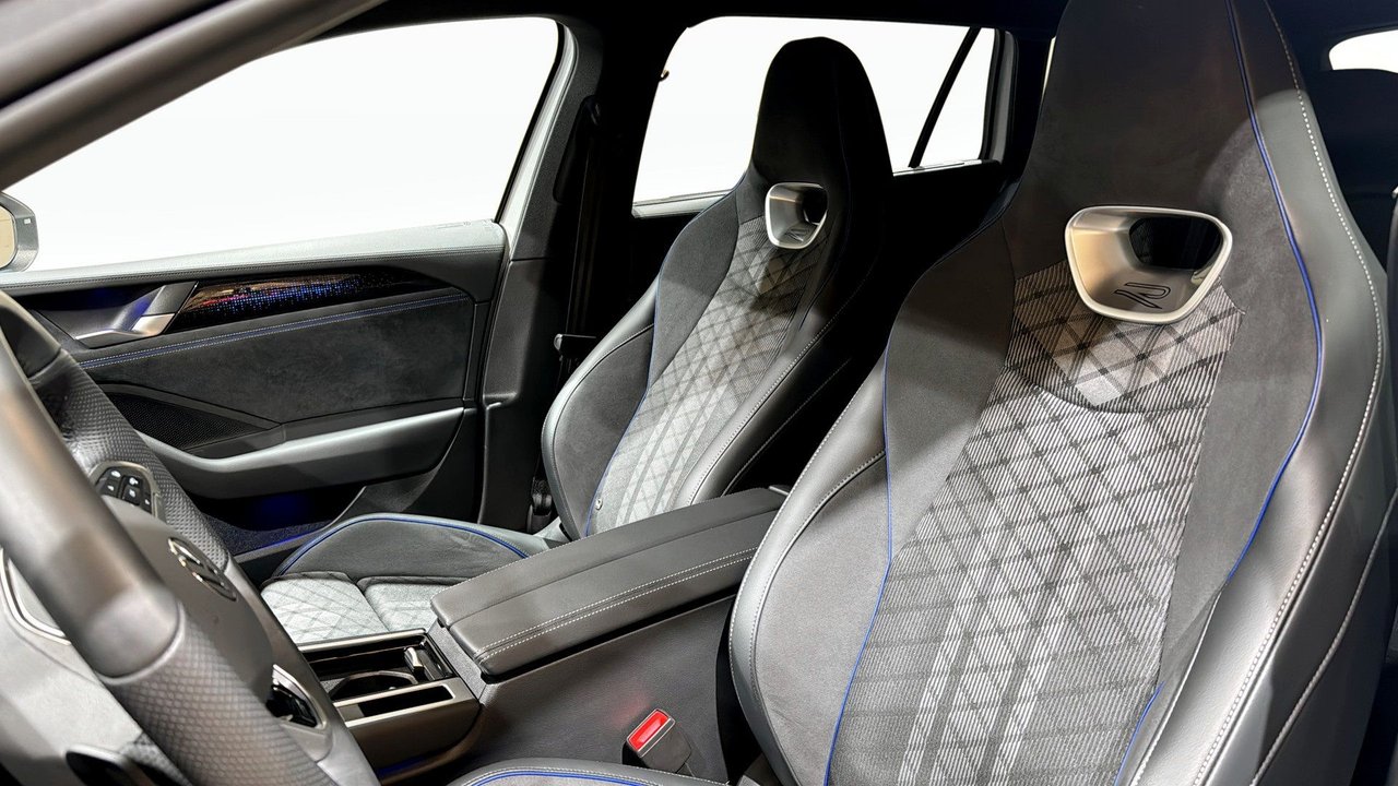 Volkswagen Passat Sportscombi 2.0 TDI DPF SCR 4Motion DSG Sekventiell, 193hk, 2025