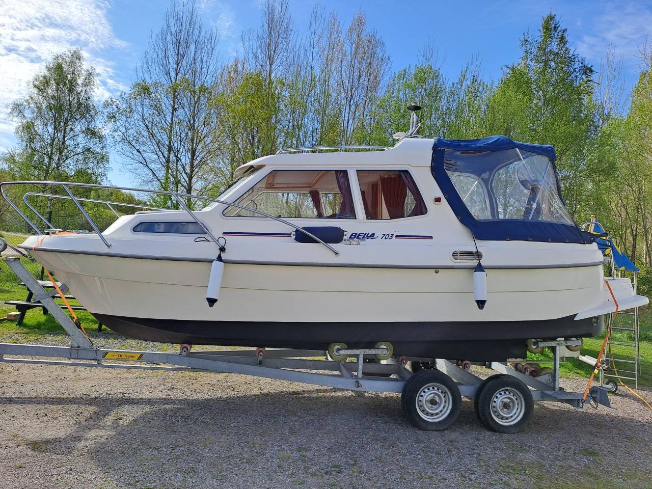 Bella 703 -2006 , i toppskick...