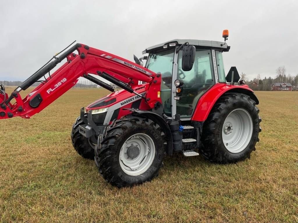 Massey Ferguson 5S.145