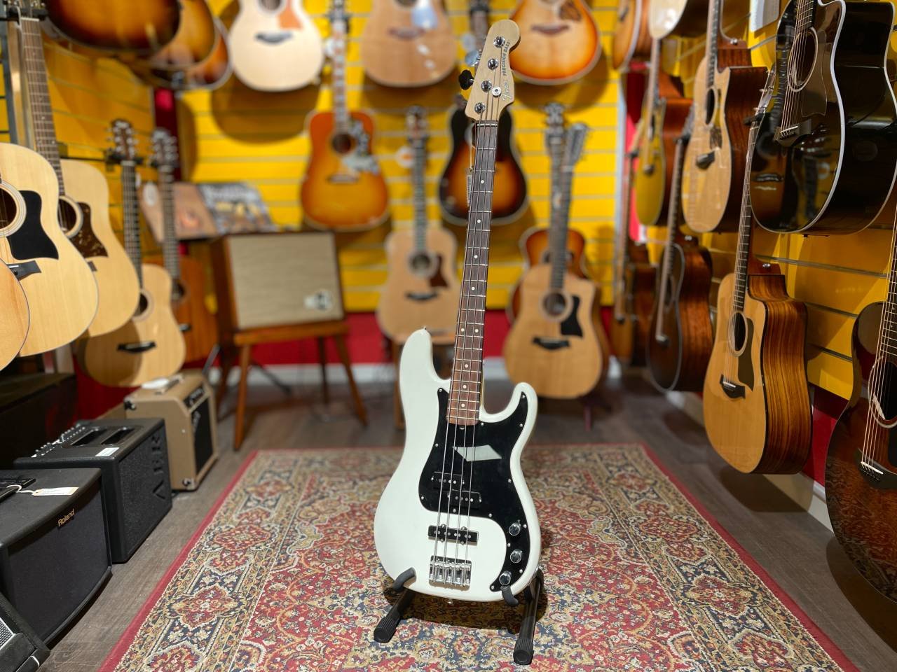 Beg. Fender Performer P-bass ...