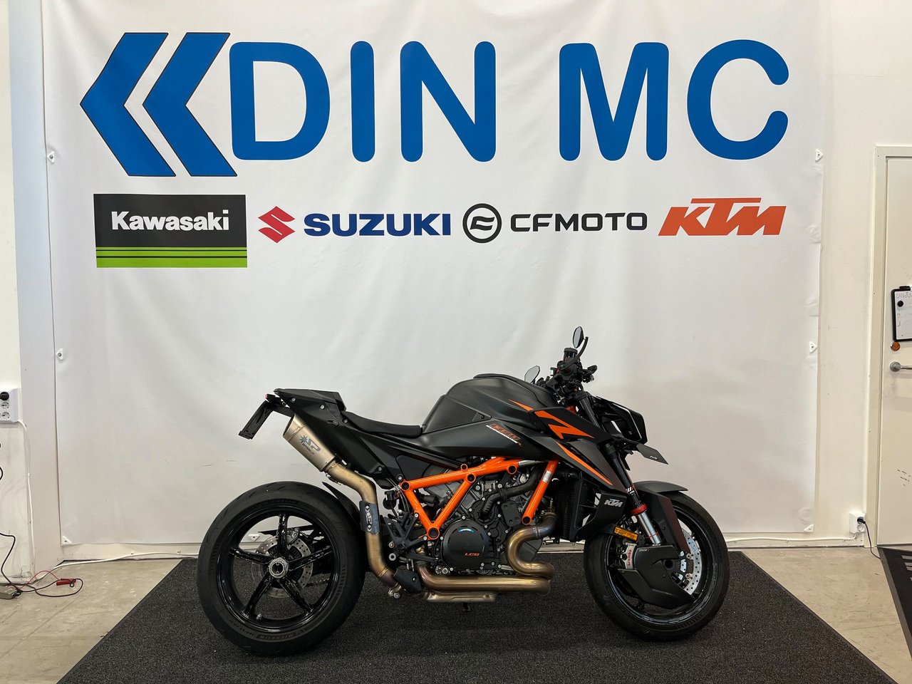 KTM 1390 SUPER DUKE R "Endast...