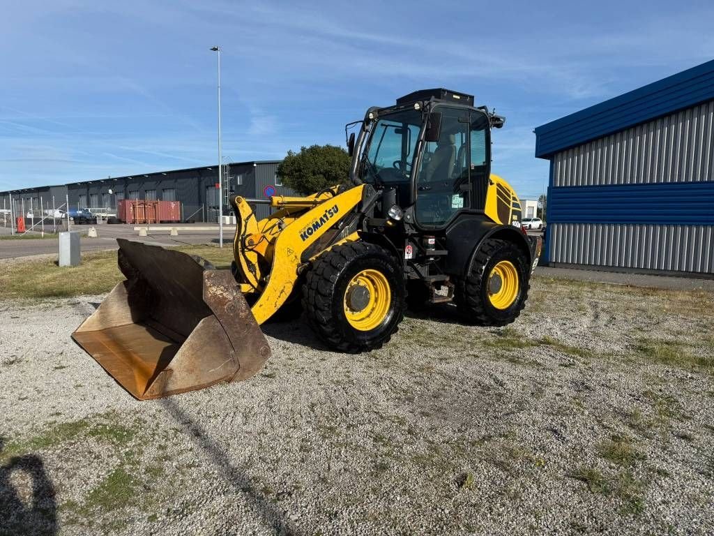 Komatsu WA 100M-7