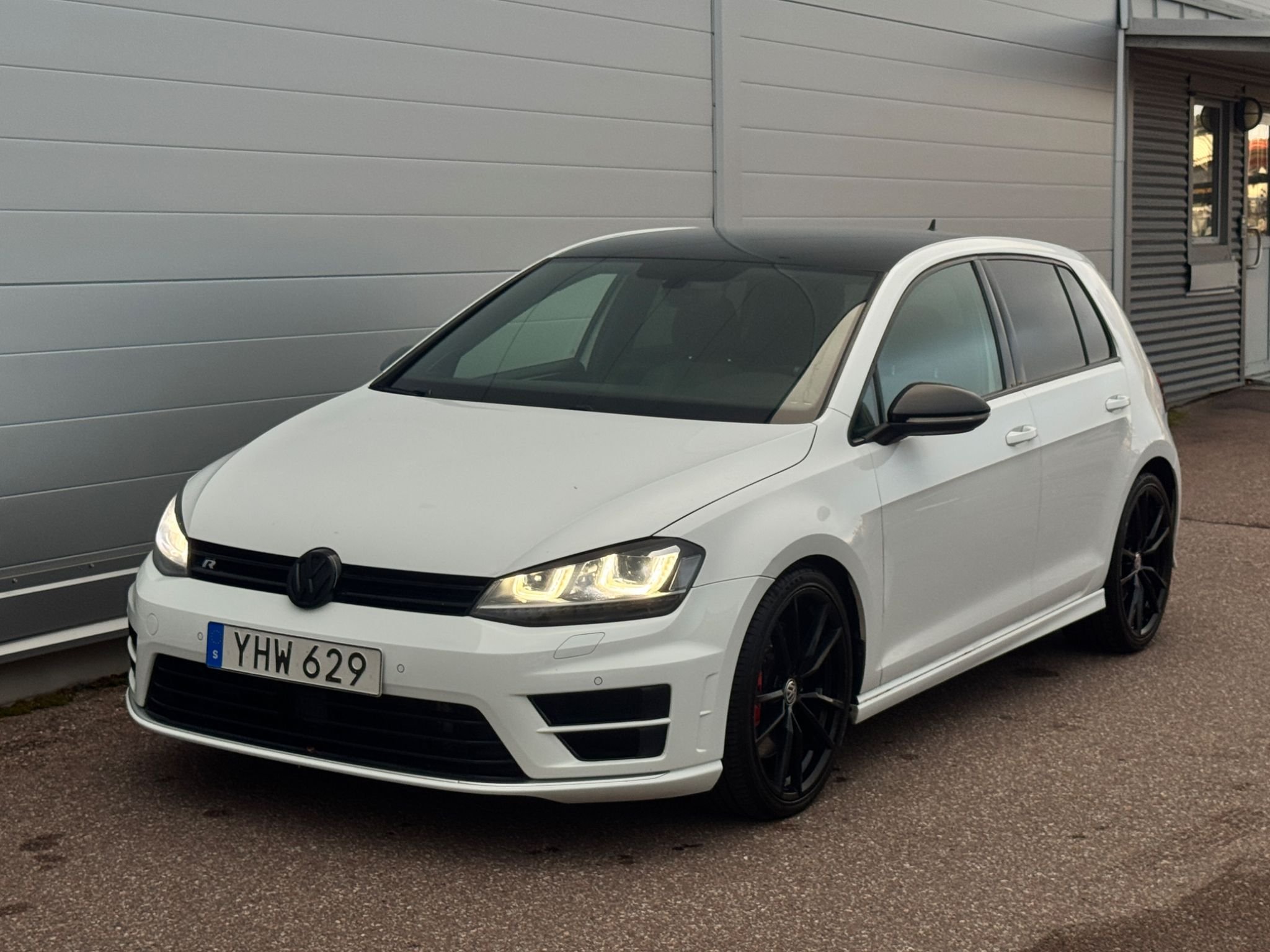 Volkswagen Golf 5-dörrars R 2.0 TSI BMT 4Motion DSG Sekventiell, 300hk, 2017