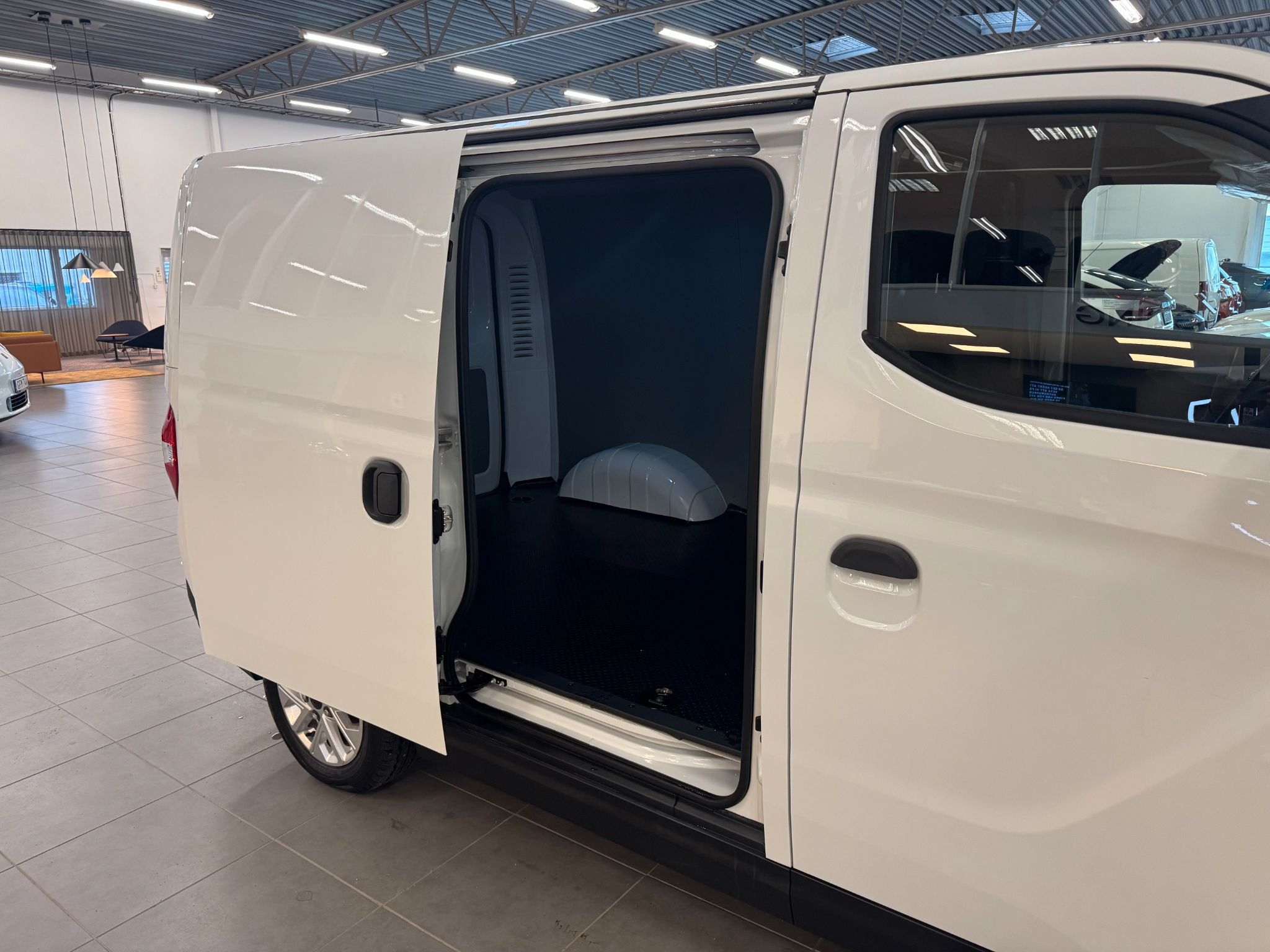 Maxus e-Deliver 3 50.2 kWh, 120hp, 2023
