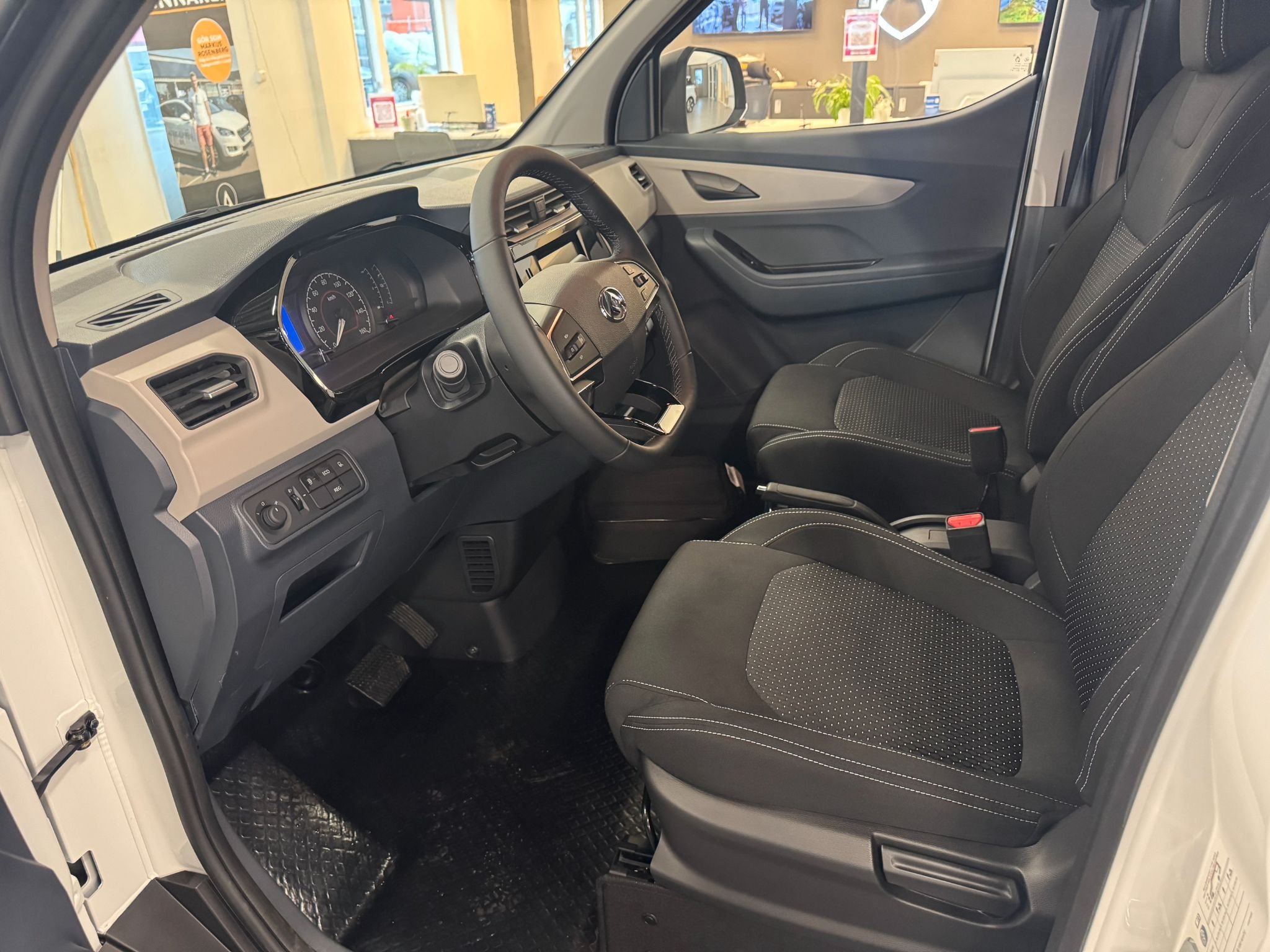 Maxus e-Deliver 3 50.2 kWh, 120hp, 2023