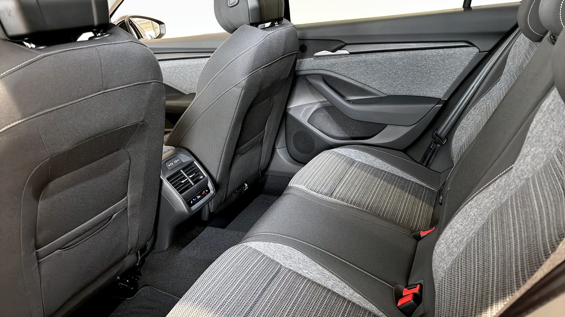 Škoda Superb iV Combi DSG Sekventiell, 204hk, 2025