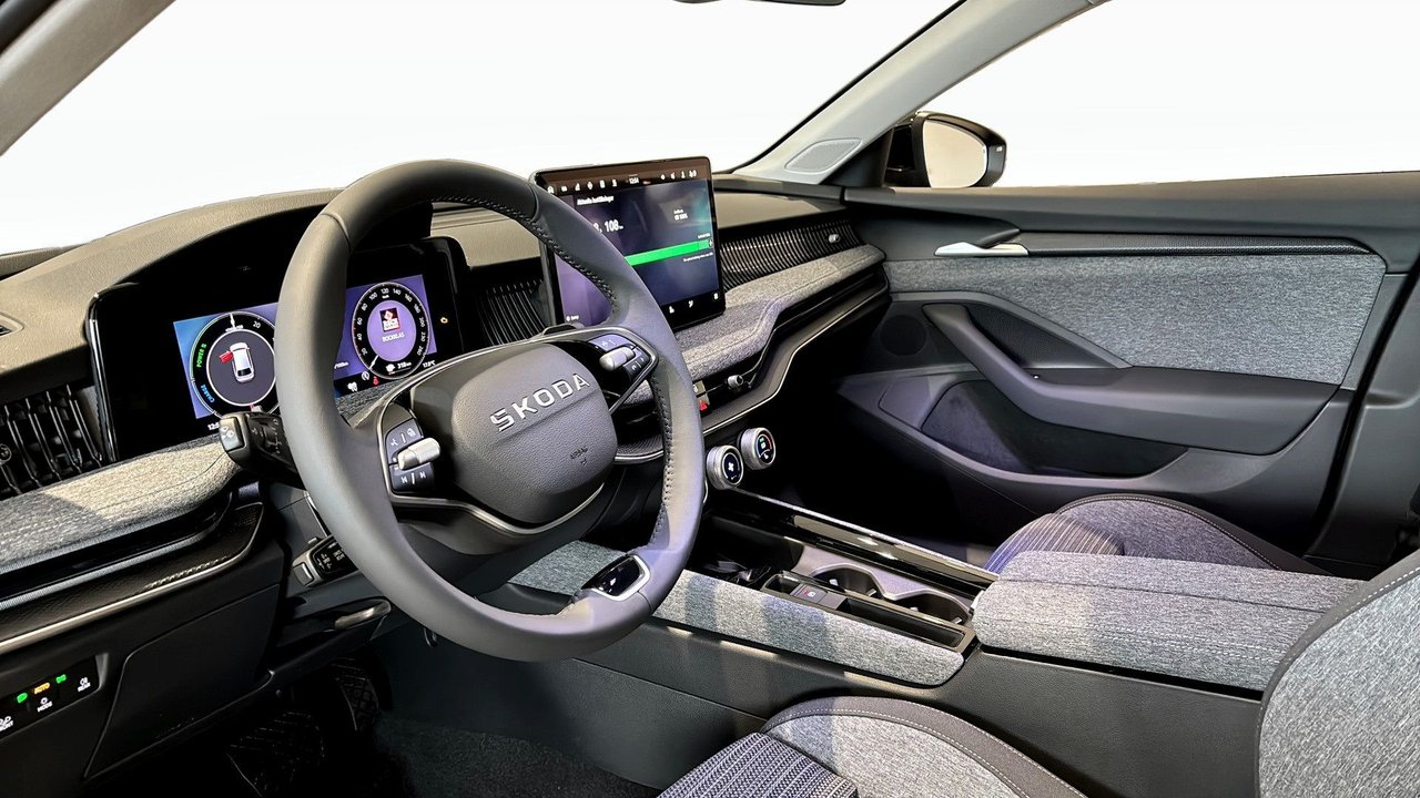 Škoda Superb iV Combi DSG Sekventiell, 204hk, 2025