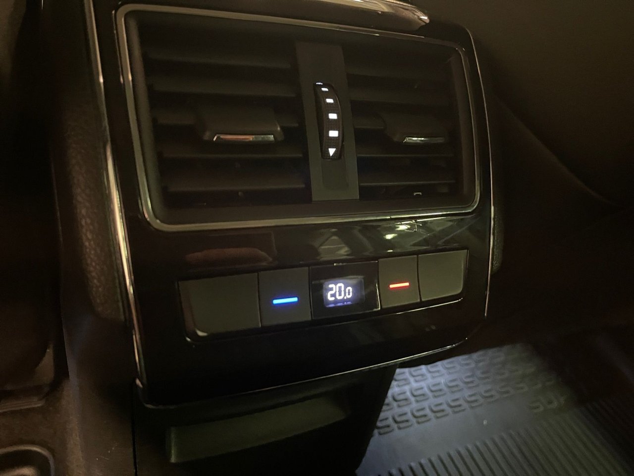 Škoda Superb iV Combi 1.4 TSI iV DSG Sekventiell, 218hk, 2020