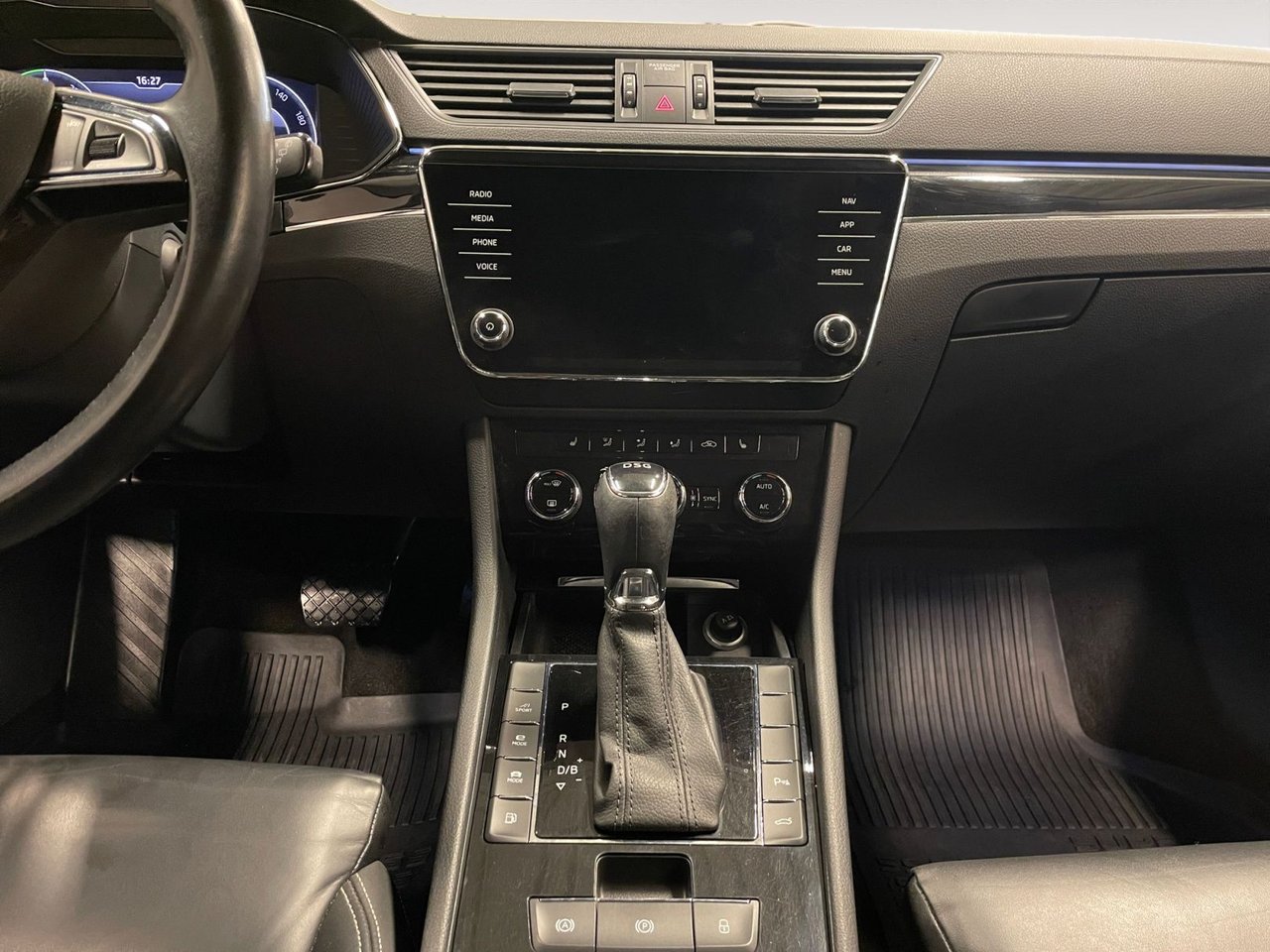 Škoda Superb iV Combi 1.4 TSI iV DSG Sekventiell, 218hk, 2020