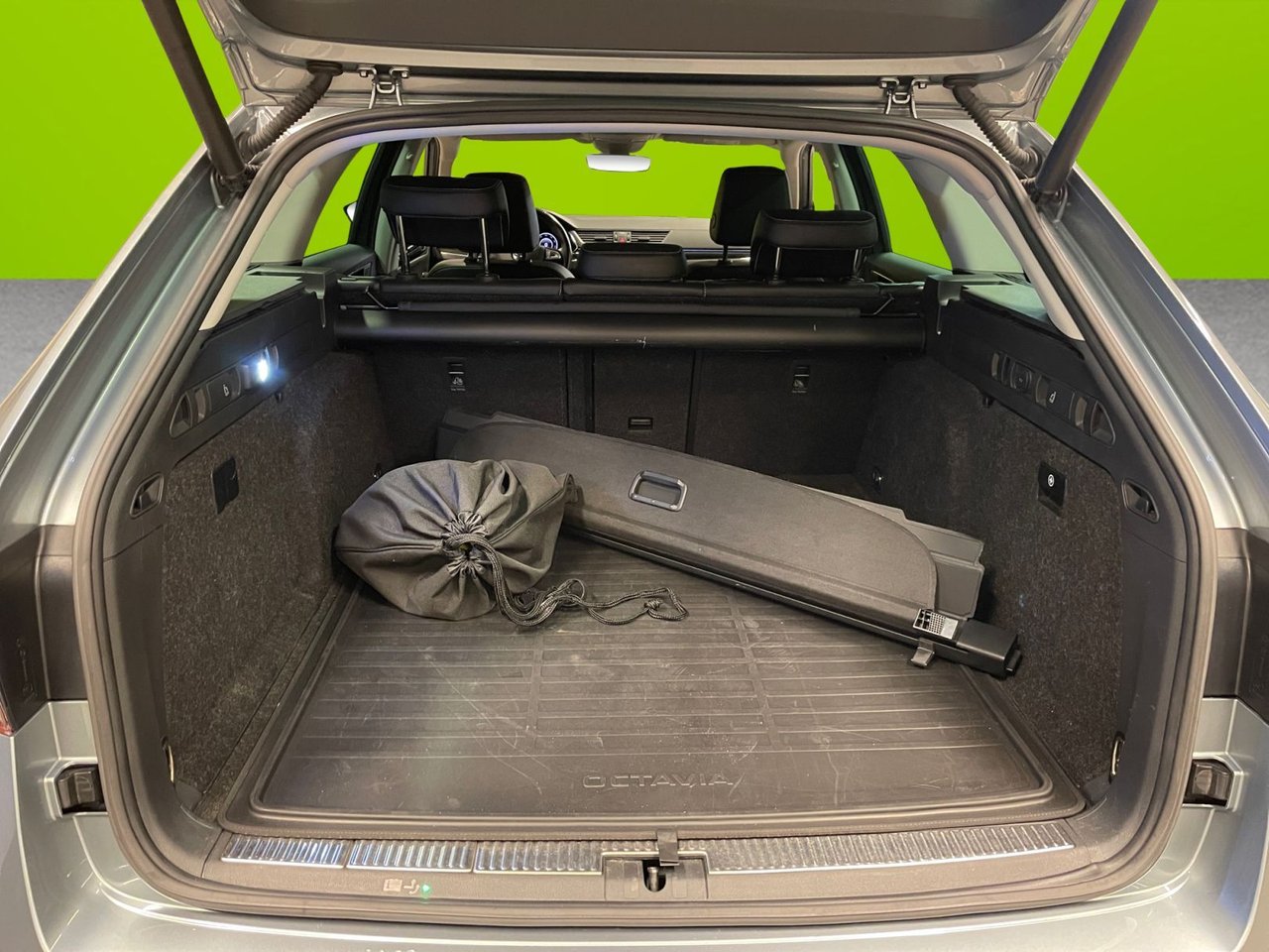 Škoda Superb iV Combi 1.4 TSI iV DSG Sekventiell, 218hk, 2020