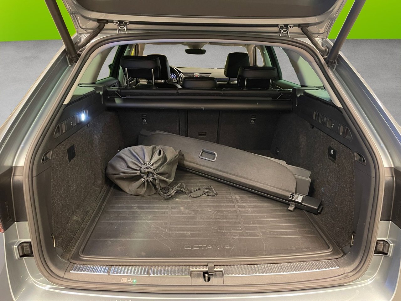 Škoda Superb iV Combi 1.4 TSI iV DSG Sekventiell, 218hk, 2020