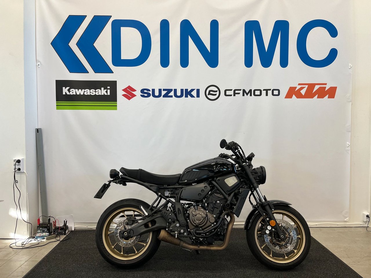 Yamaha XSR 700 "Nyservad, Hel...