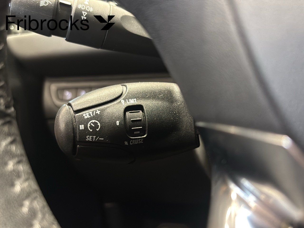 Peugeot 208 5-door 1.2 VTi 82 Manual, 82hp, 2013