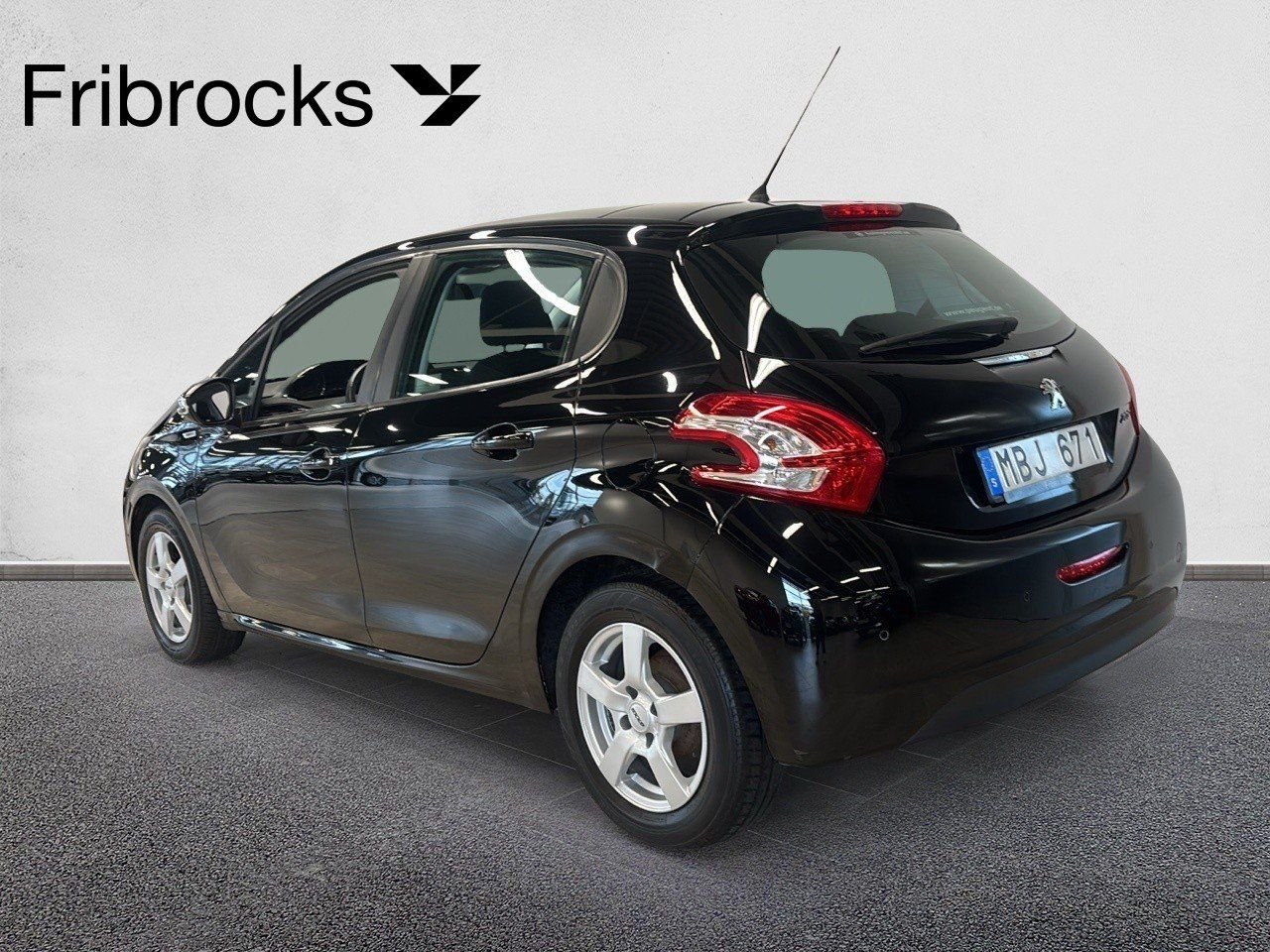 Peugeot 208 5-door 1.2 VTi 82 Manual, 82hp, 2013