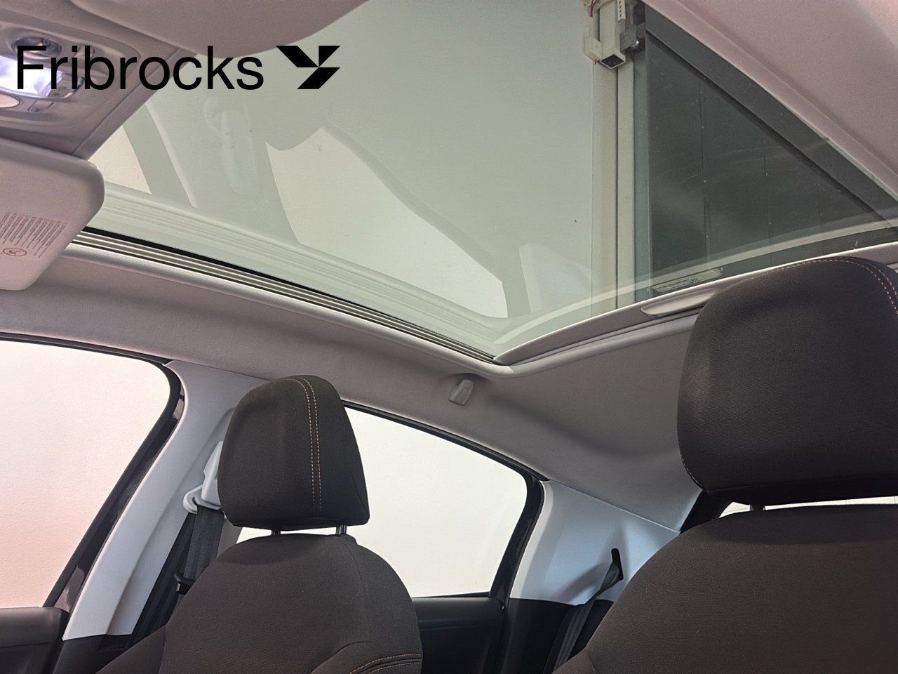 Peugeot 208 5-door 1.2 VTi 82 Manual, 82hp, 2013