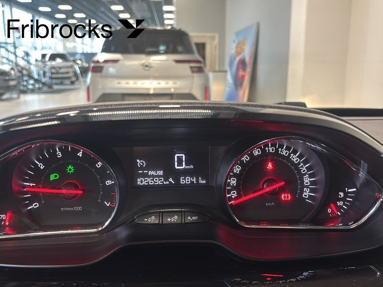 Peugeot 208 5-door 1.2 VTi 82 Manual, 82hp, 2013