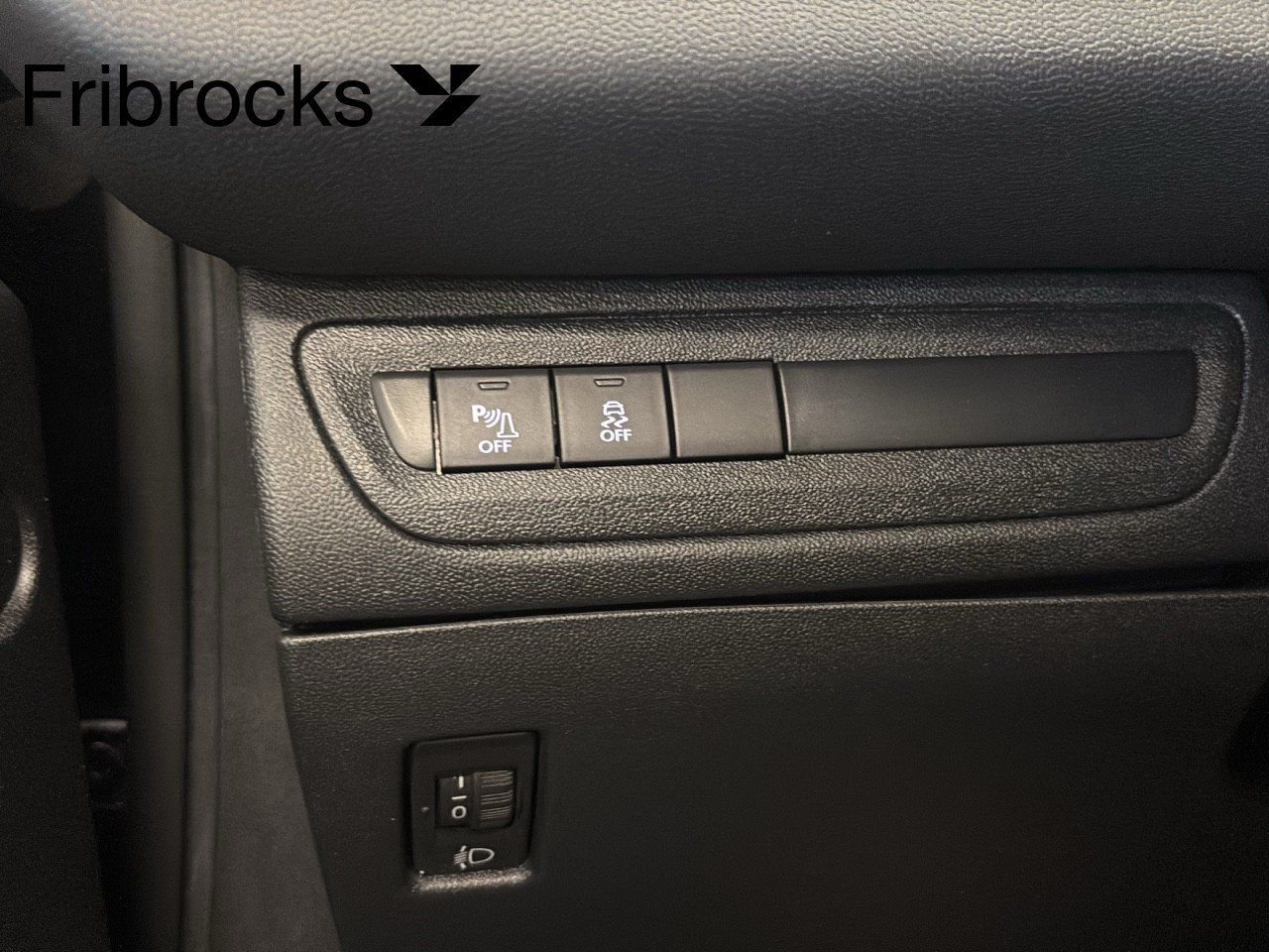 Peugeot 208 5-door 1.2 VTi 82 Manual, 82hp, 2013