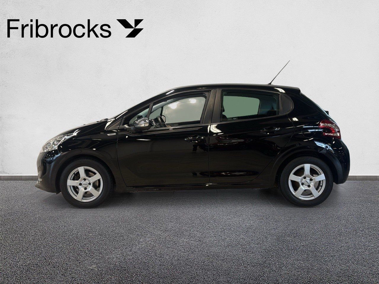 Peugeot 208 5-door 1.2 VTi 82 Manual, 82hp, 2013
