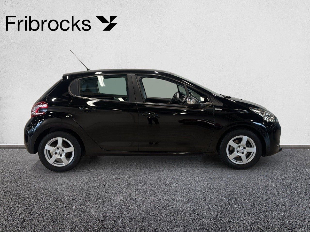 Peugeot 208 5-door 1.2 VTi 82 Manual, 82hp, 2013