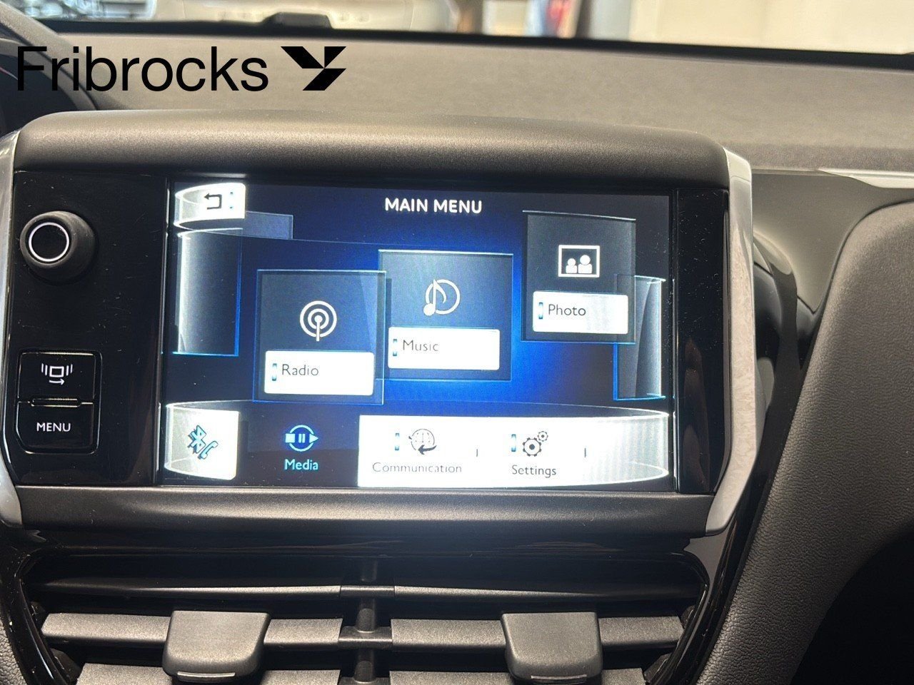 Peugeot 208 5-door 1.2 VTi 82 Manual, 82hp, 2013