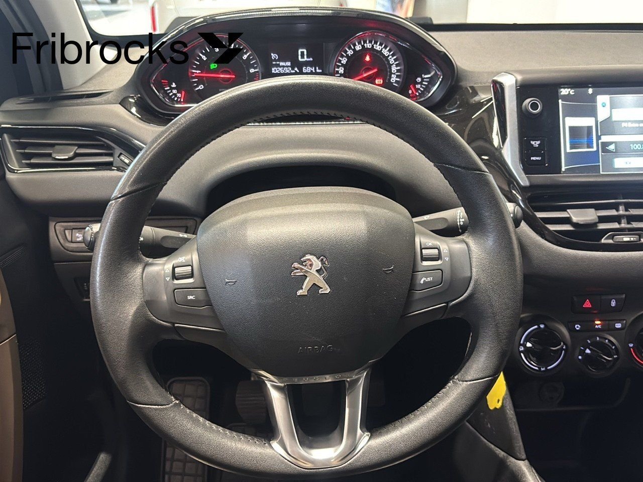 Peugeot 208 5-door 1.2 VTi 82 Manual, 82hp, 2013
